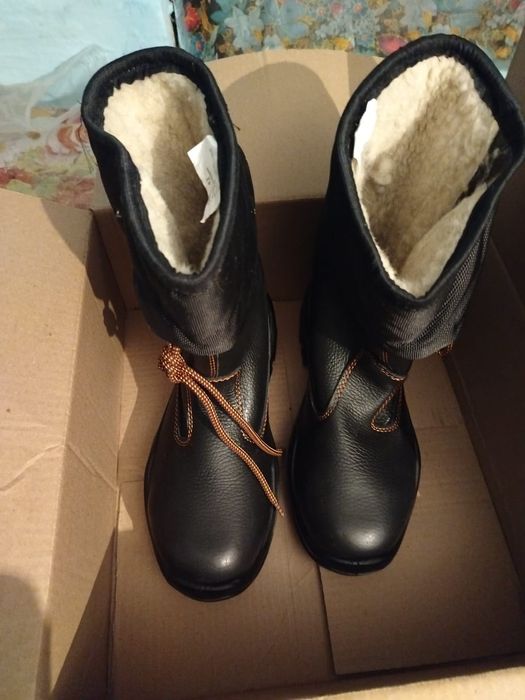 Продам спецодежду 10000