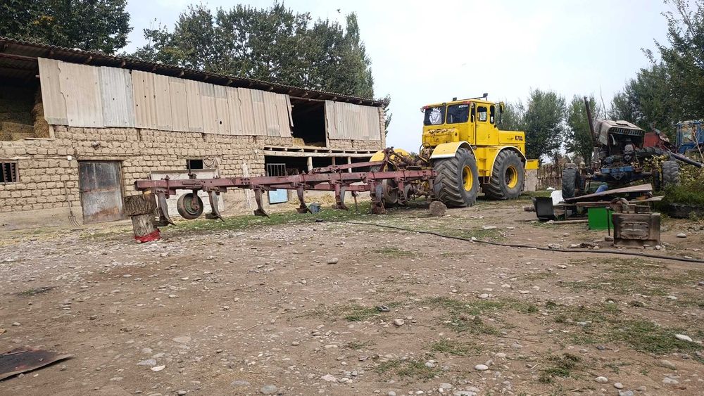 К 701 продаётся. Срочно на ходу. С плугом.