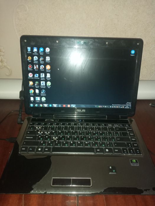 Asus noutbook satiladi