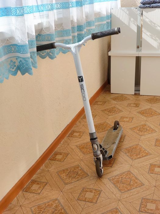 Продам трюковой самокат Y SCOO