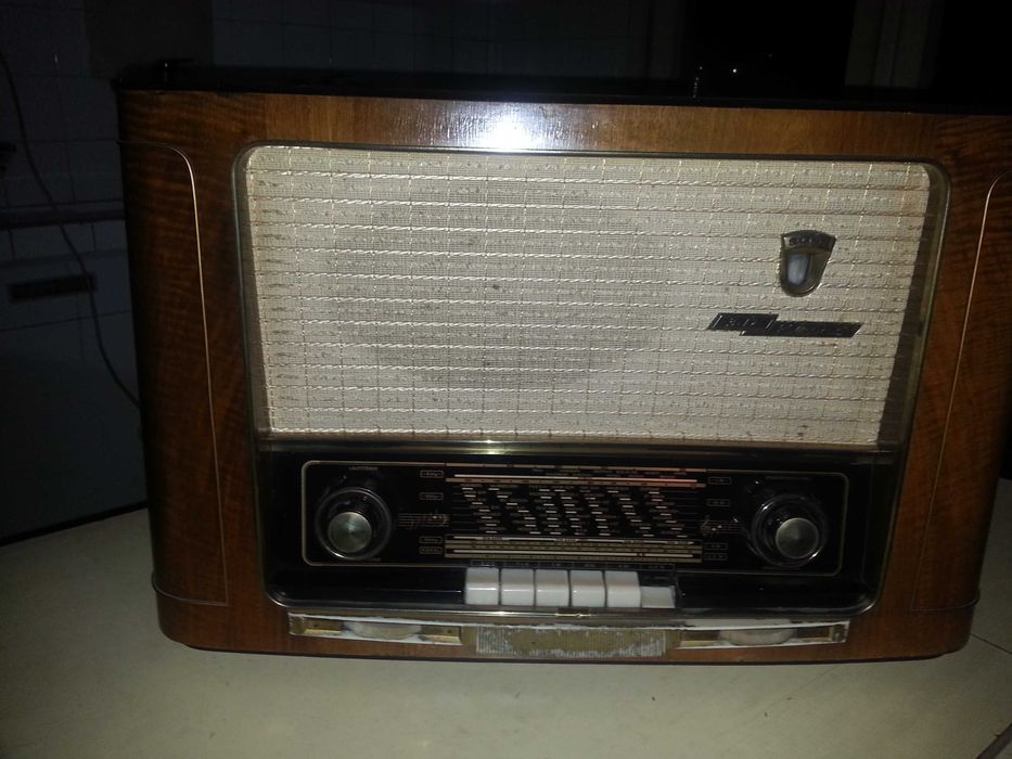 Старо  лампово радио GRUINDIG .