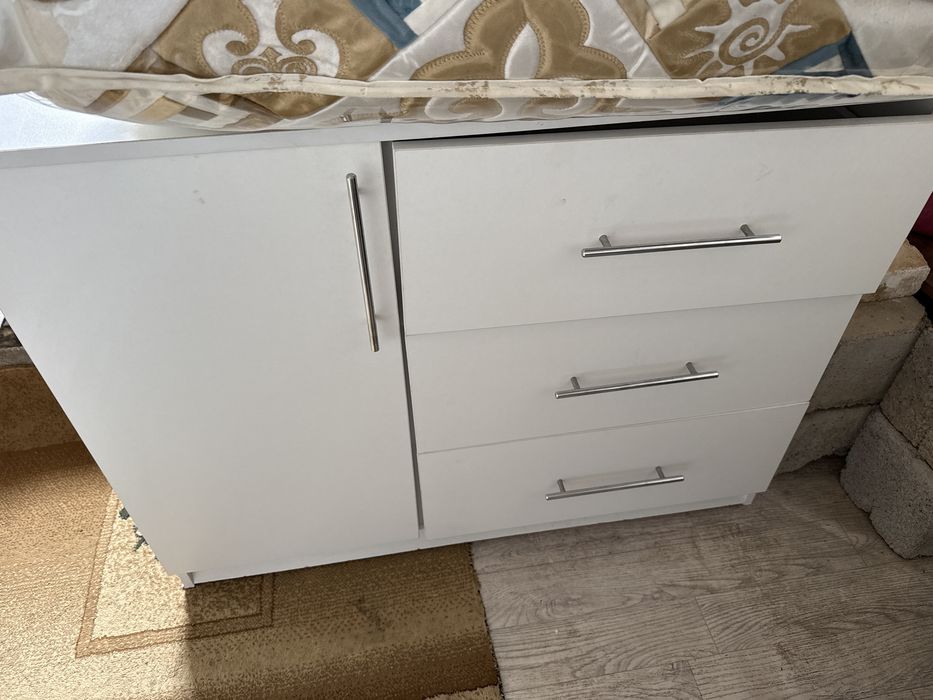 Шкаф сатылады 90к Алматы