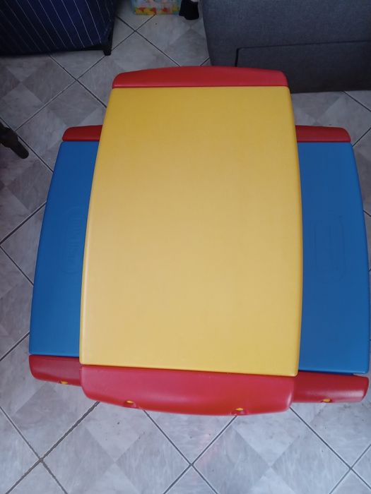 Детска маса с две пейки и Детска къщичка