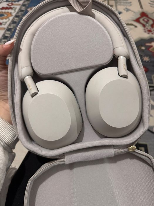 Продам наушники Sony WH-1000XM5