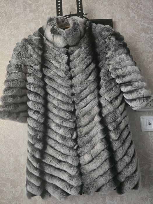 Продаётся  полушубок натуральный мех , хвостики шеншила, состояние отл