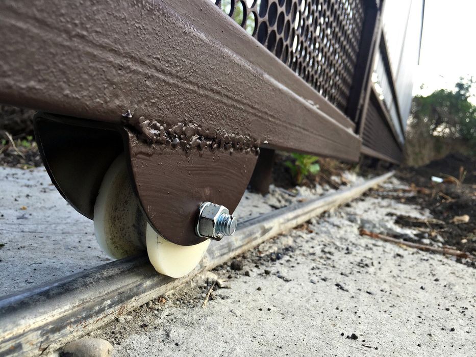 Откатные ворота, заборы, ограждения