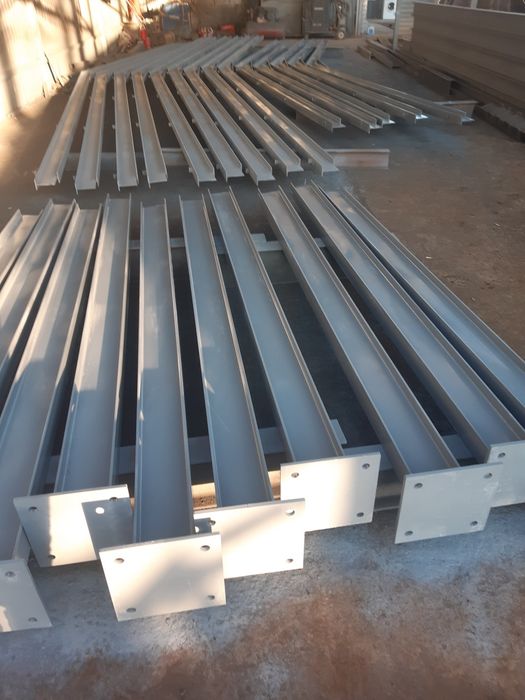 Vând hală metalica