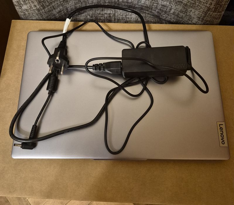 Vând Laptop Lenovo Nou Nouț-URGENT!!