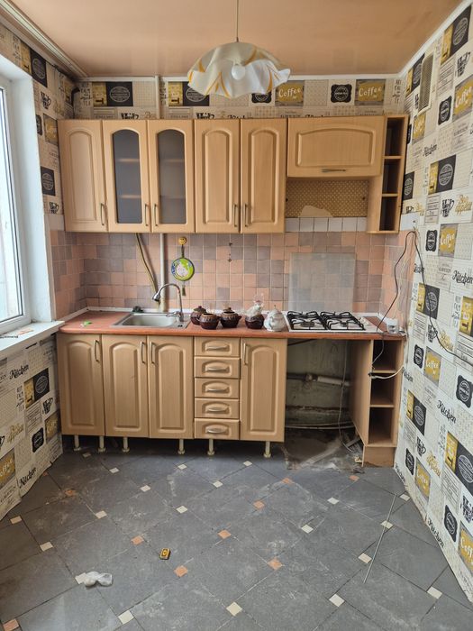 Продам кухонный мебель