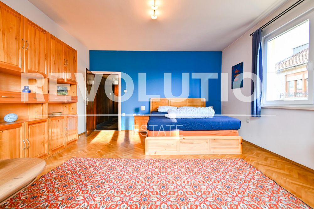 Дава се под наем Тристаен апартамент в София, Център - 135 кв.м за 1100 € - Снимка #10