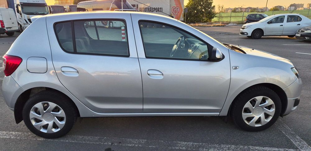 DACIA Sandero 0 — imagine 1
