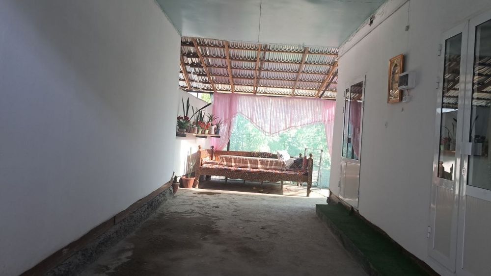 Uy hovli sotiladi