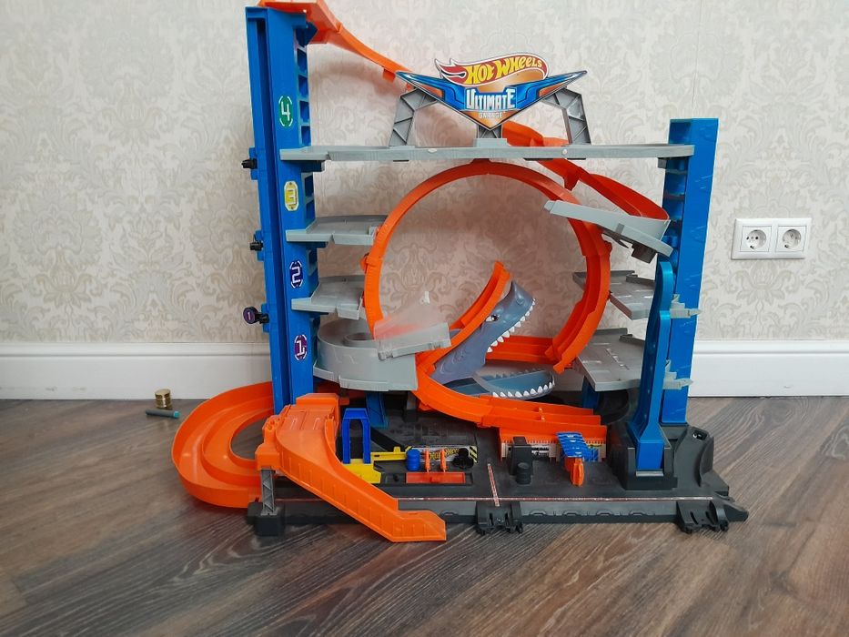 Трек HotWheels с акулой