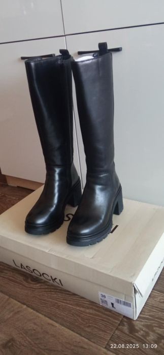 Ботуши черни Lasocki 38 размер
