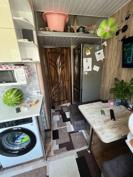 Продам квартиру спутник 8-1ком 2этаж двух этажного дома