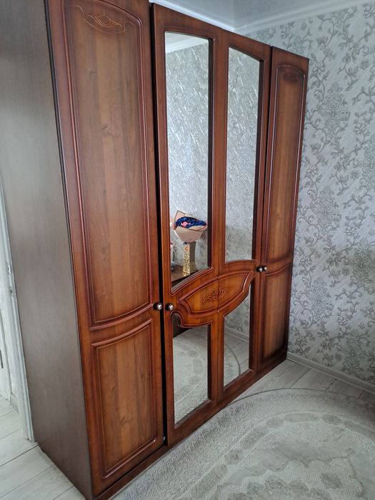 Продам шкаф с комодом