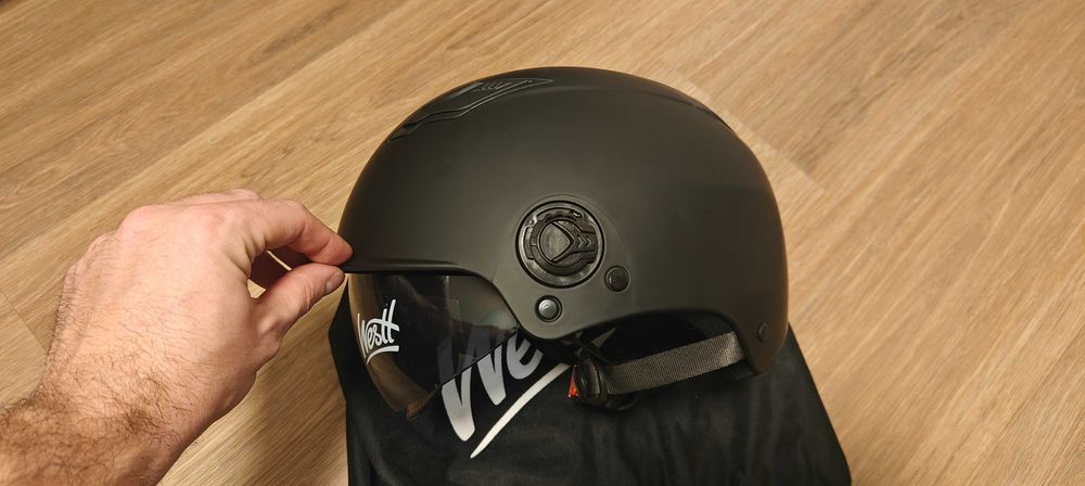 Каска за мотопед Westt