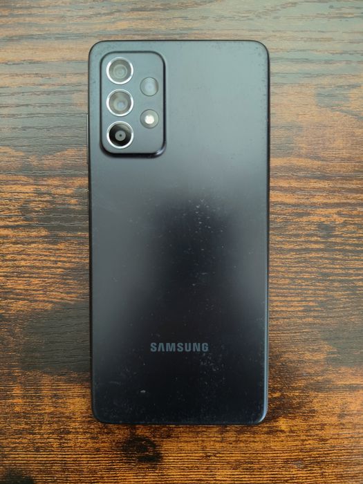 Samsung Galaxy A52 4g / 128GB/6GB Ram + 6 силиконови кейса + фолио за екран