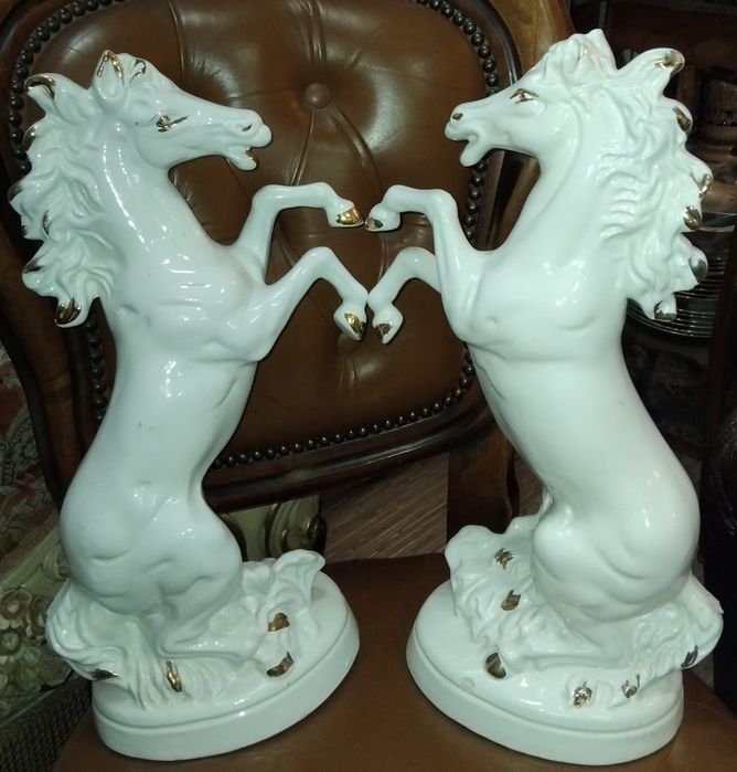 Порцеланови коне.