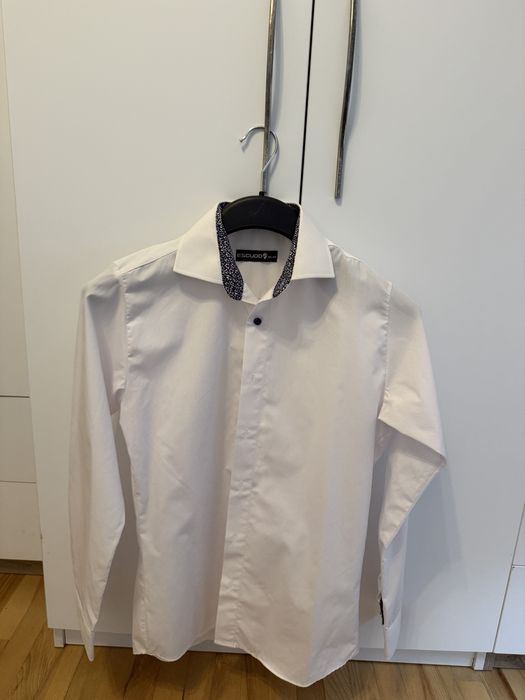vand costum escudo complet