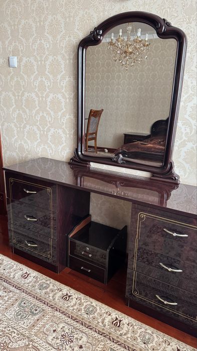 Спальный гарнитур б/у италия