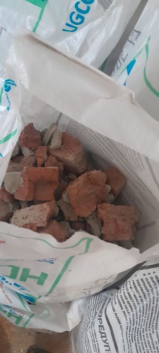 Отдам бой красного кирпича