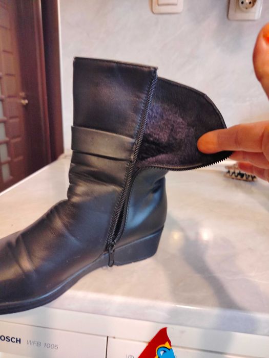 Черни зимни боти