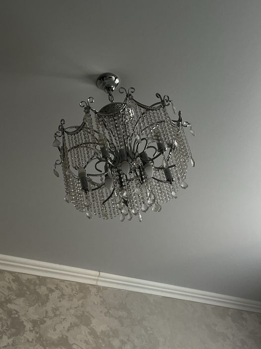 Продам люстру в хорошем состоянии