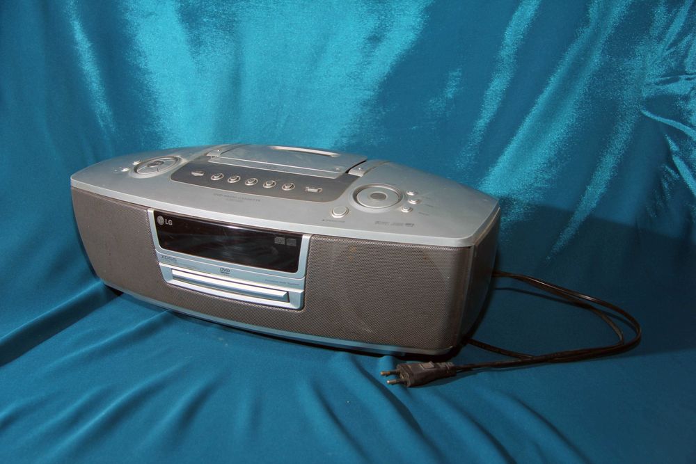 Бумбокс LG  (DVD/CD/FM)