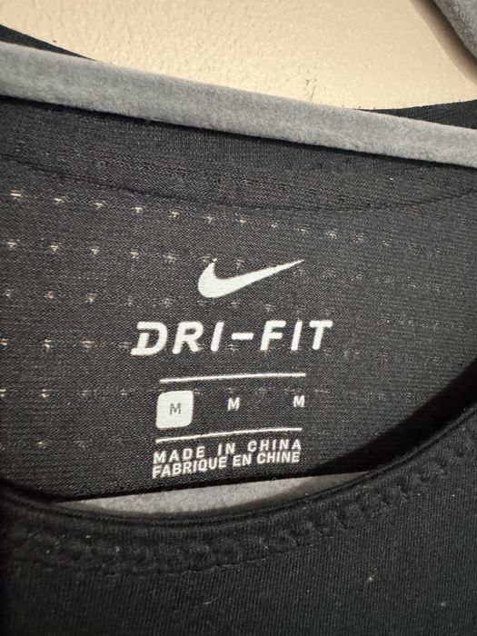 Спортна блуза Nike.