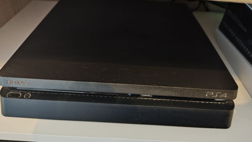 Playstation 4 slim edition