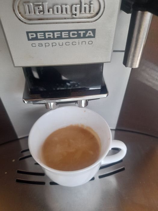 Vând expresor de cafea marca Delonghi Perfecta Cappuccino