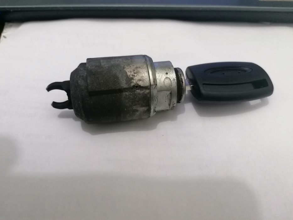 Butuc cheie încuietoare capota Ford Focus 2, broasca capota Ford Focus