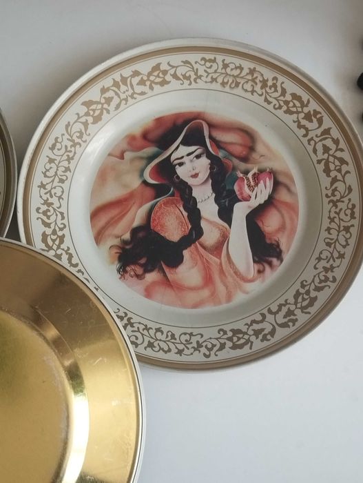 Тарелки металлические с принтом