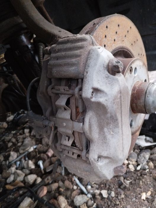 Предни спирачни дискове и апарати за Мерцедес S класа W221