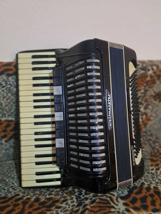 Продавам акордеон 120 баса