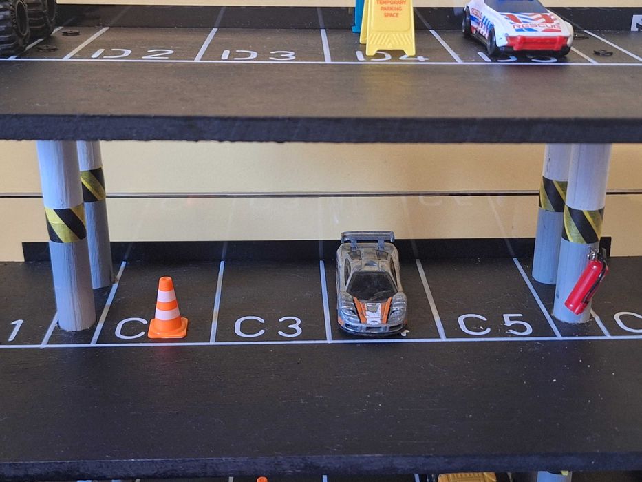 Детски паркинг гараж (ръчна изработка)