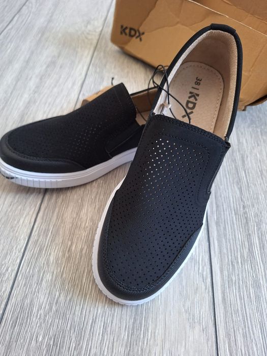 Продам школьные макасины