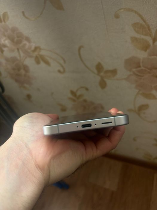 Samsung S24 Fe, 8/256GB в идеале