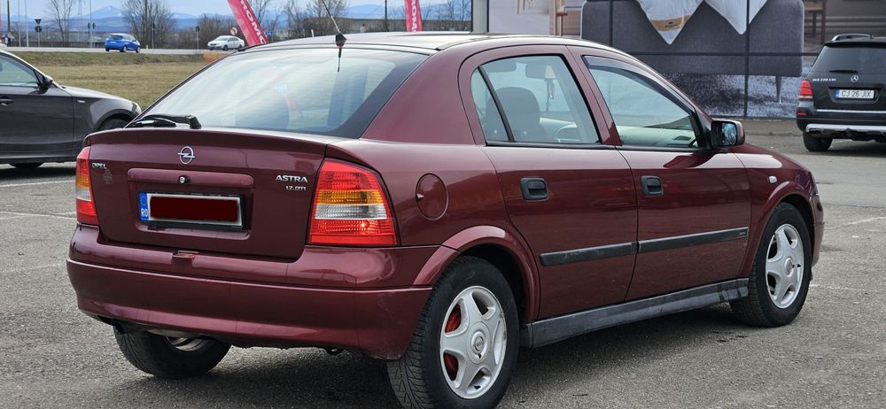 DE VÂNZARE- opel astra G 1.7 dti