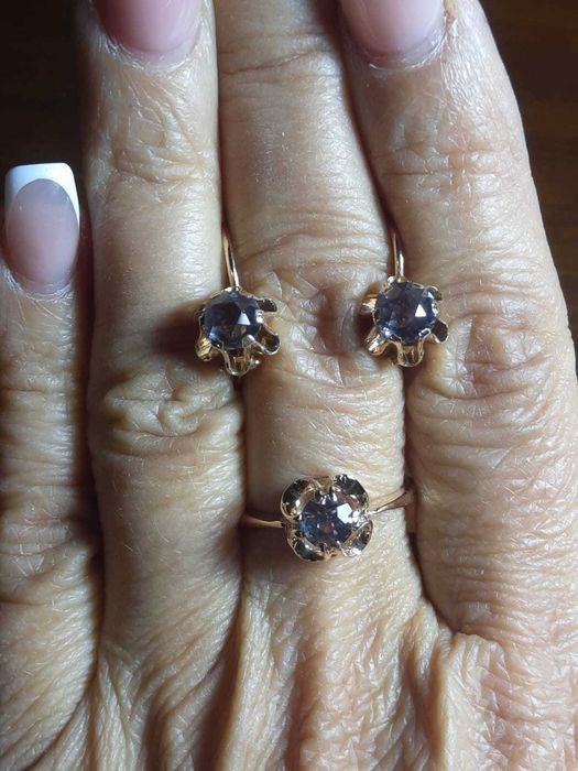 Серьги и кольцо с александритами. 583 проба.