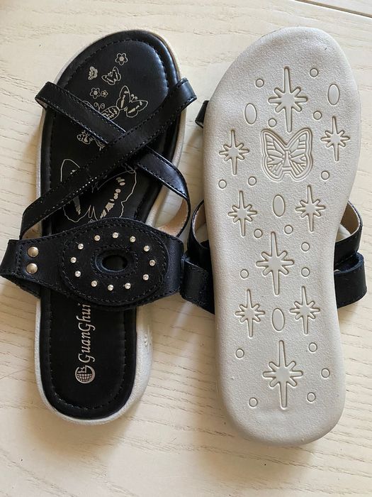 Продам детскую обувь