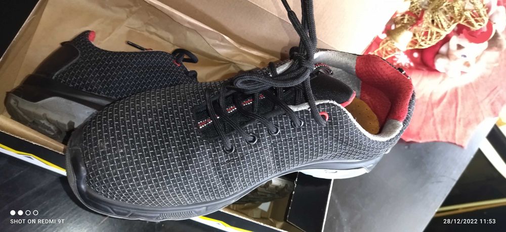 Работни обувки номер 40, нови