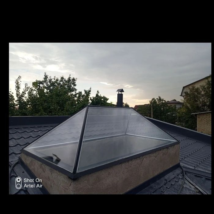 Стеклянные крыши, мансардные окна, выход на крышу.