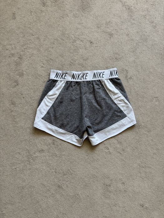 Дамски къси гащи Nike