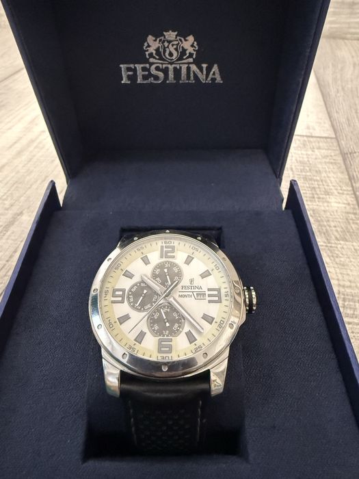 Ceas Festina ( model F16585/5 )