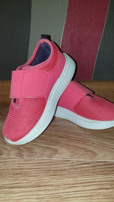 Кроссовки для девочки