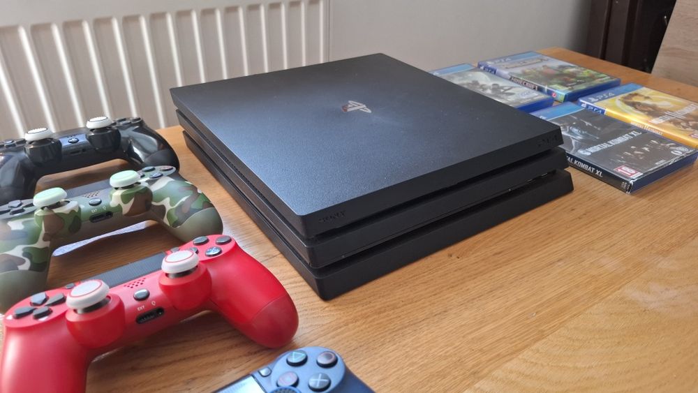 Vand playstation 4 pro 1Tb
