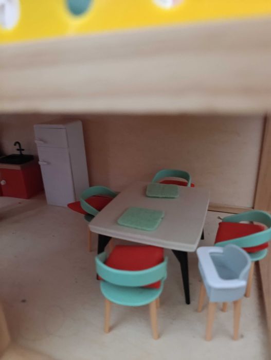 Къща за кукли с мебели