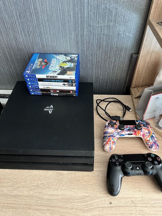 Playstation 4PRO 1TB ! + игри и др